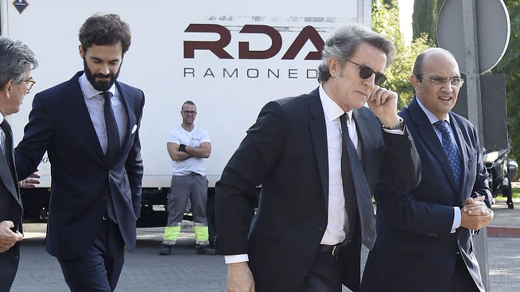 Alfonso Díez y Enrique Solís acuden este martes al tanatorio