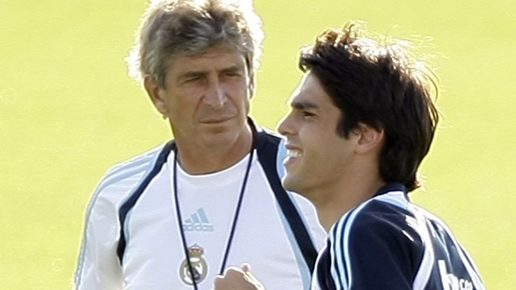 Pellegrini observa el entrenamiento de Kaká Pellegrini observa el entrenamiento de Kaká