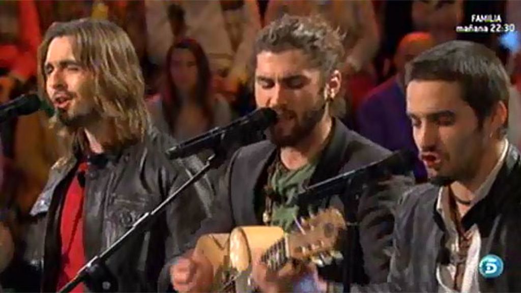 El grupo andaluz ha dedicado a Judith y su hermana el tema 'Tus muletas'