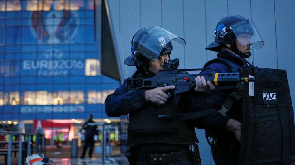 La UEFA se prepara para la Eurocopa: simulacro de atentado en Lyon