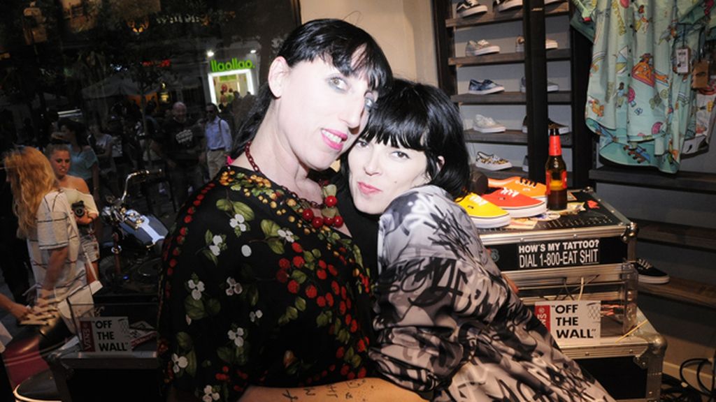 Rossy de Palma, que acaba de inaugurar en Murcia su instalación artística, "La fragilidad de migrar", se acercó a apoyar a su amiga Bimba Bosé