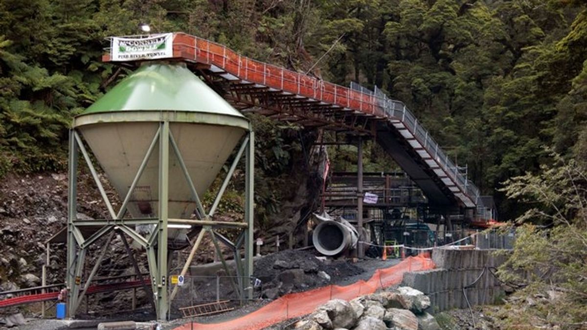 Dificultades para rescatar a los mineros atrapados en un mina en Nueva Zelanda