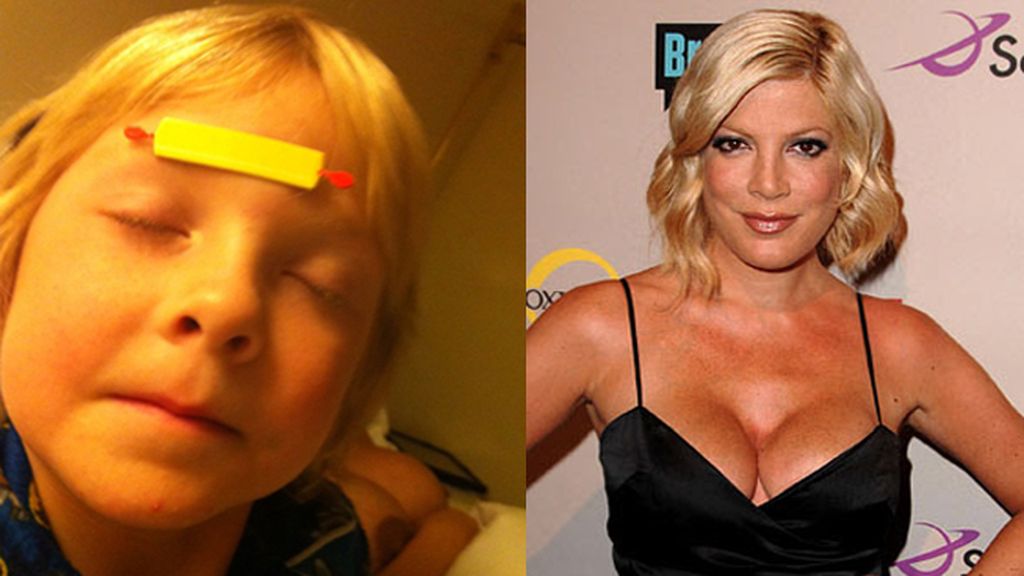 El topless involuntario de Tori Spelling