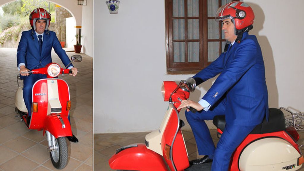 El tío Humberto Janeiro acudió en su vespa roja