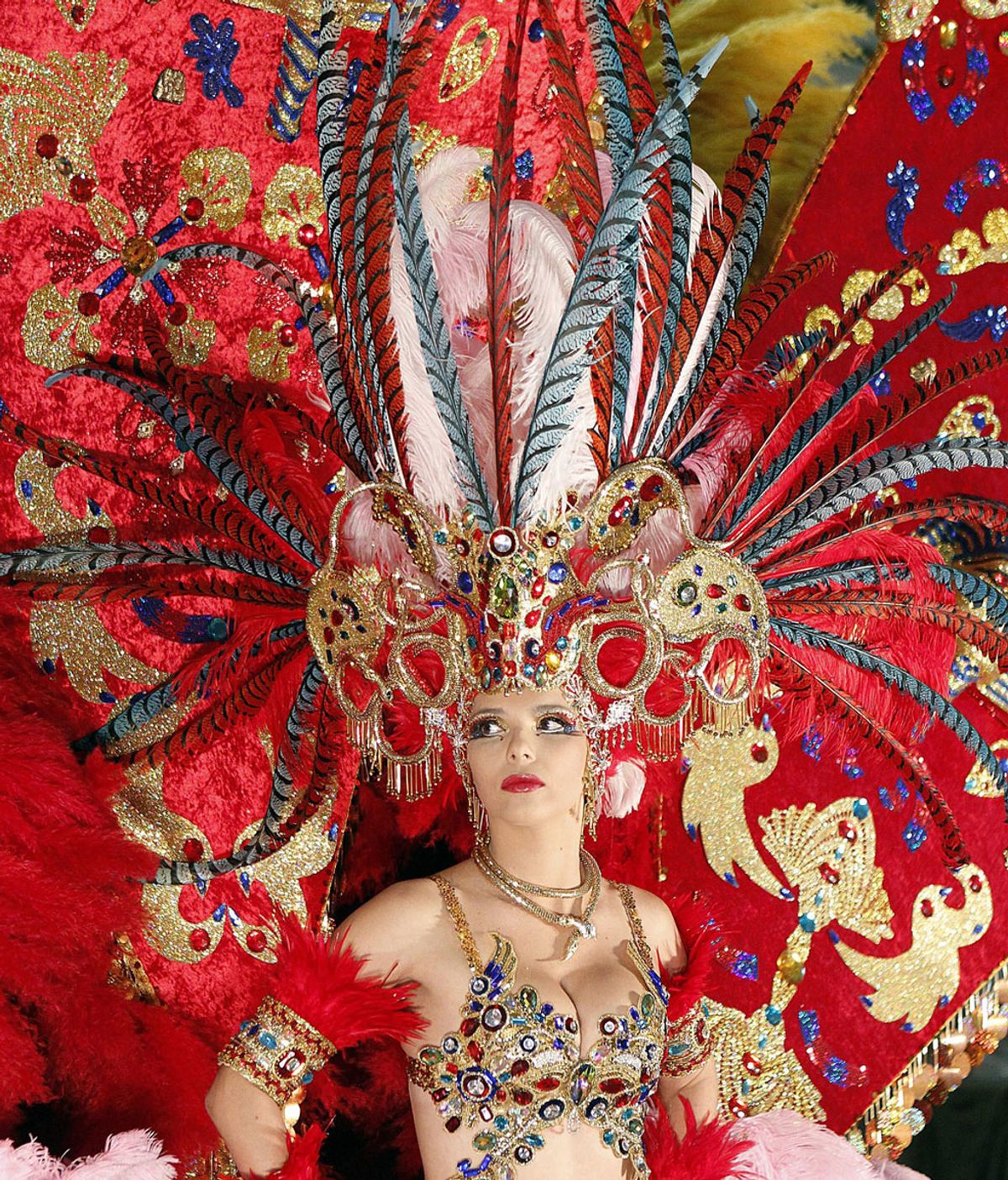 Saida Prieto con el traje que iba a lucir en el gala de Reina del Carnaval