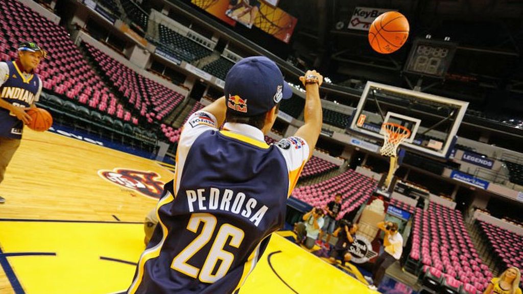 Las estrellas de MotoGP™ se citan con los Indiana Pacers