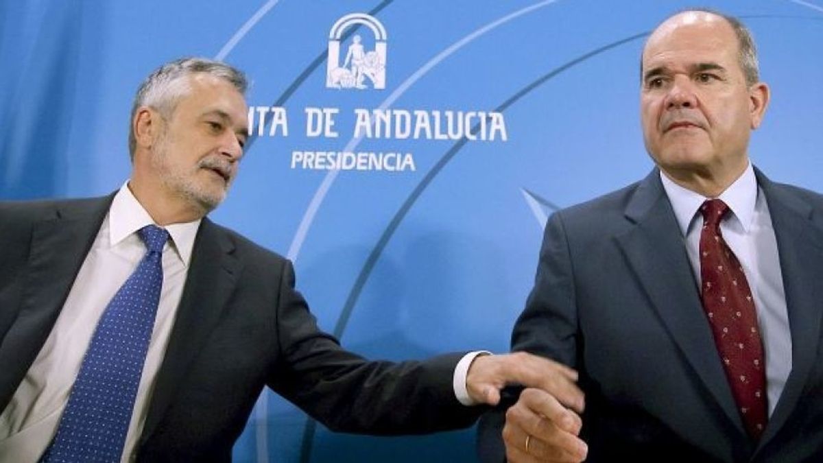 Chaves y Griñán renuncian a la militancia del PSOE
