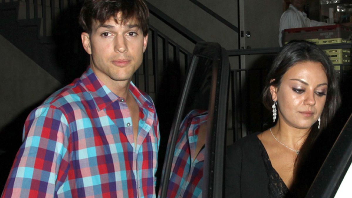 Ashton Kutcher y Mila Kunis Ashton Kutcher y Mila Kunis