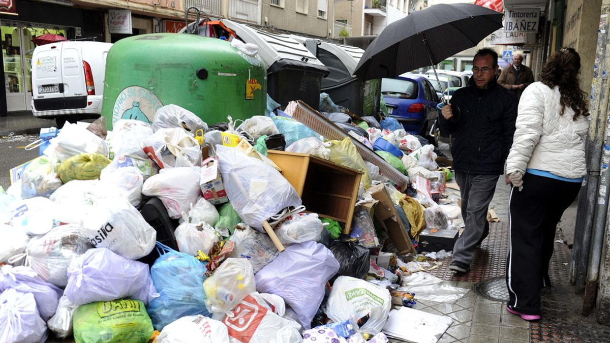 Principìo de acuerdo para el fin de la huelga de basuras en Granada