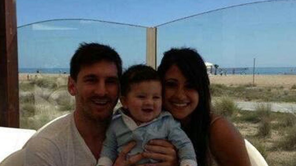 Leo Messi presenta a su hijo Thiago