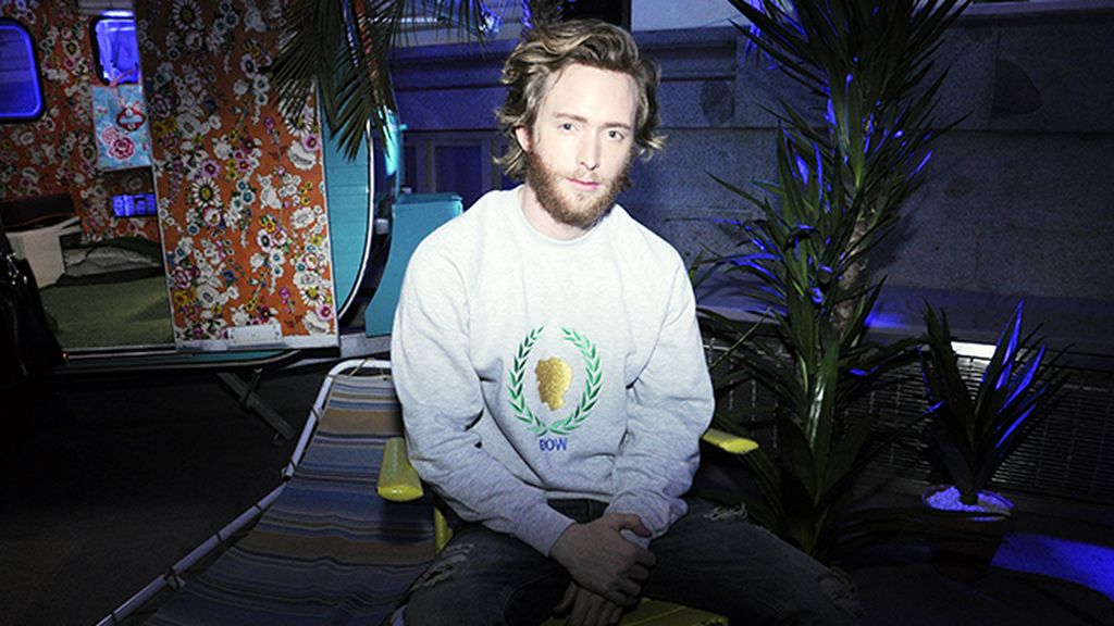 Pablo Rivero acudió a la fiesta vestido con esta sudadera de Bow