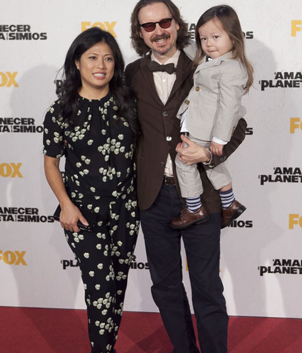 El director, Matt Reeves, junto a su familia