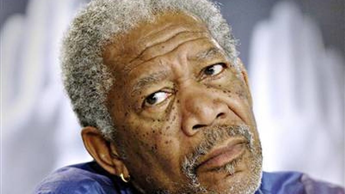 El actor Morgan Freeman, de 71 años, parece que se recupera satisfactoriamente. Vídeo: ATLAS.