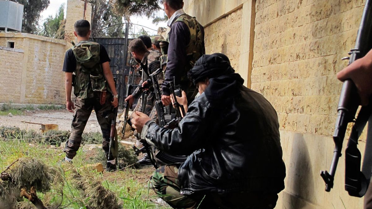 Fuerzas de Al Assad y Hezbolá se enfrentan a los rebeldes en Siria