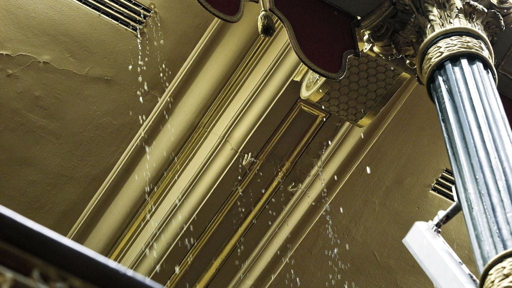 Filtraciones de agua que han desalojado la Tribuna de Prensa