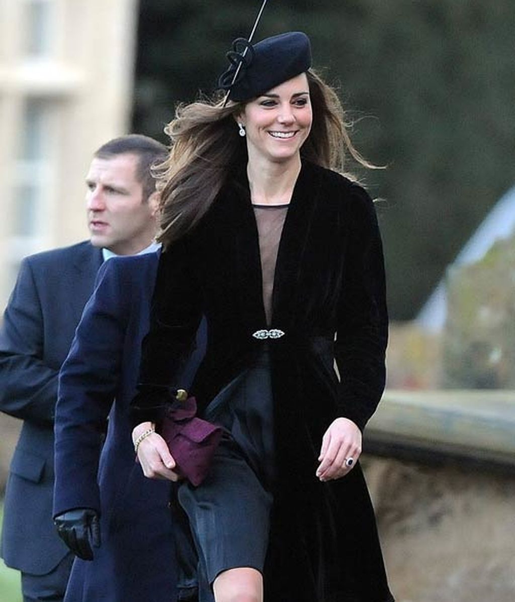 El Príncipe Guillermo y Kate Middleton toman nota en la boda de unos amigos