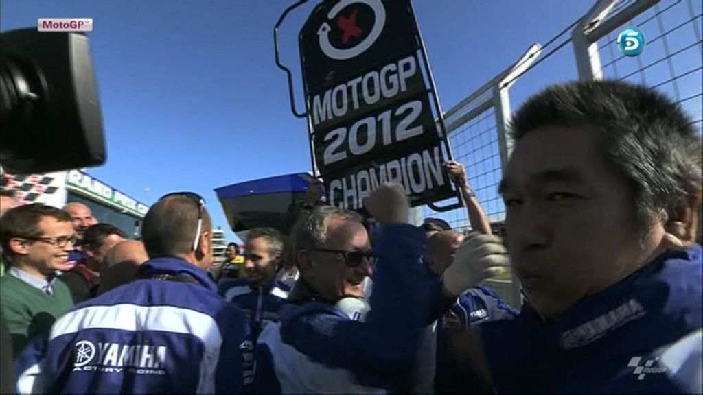 El equipo de Jorge Lorenzo levanta el mensaje de Campeón del Mundo