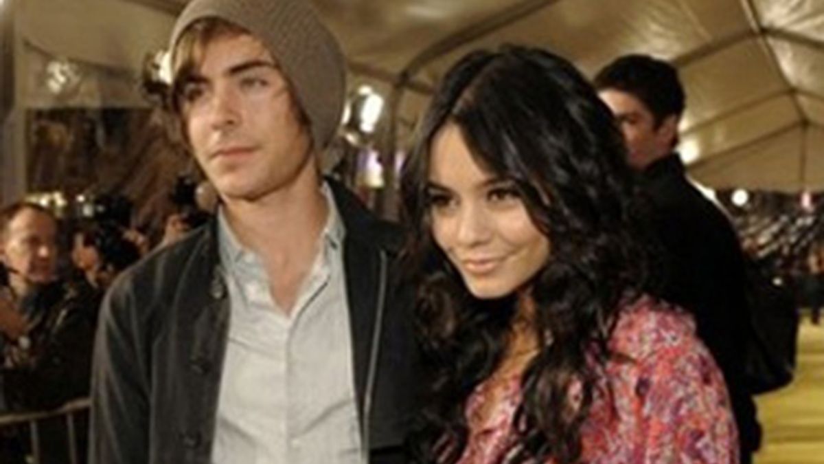 Vanessa Hudgens y Zac Efron, amigos con derecho a roce