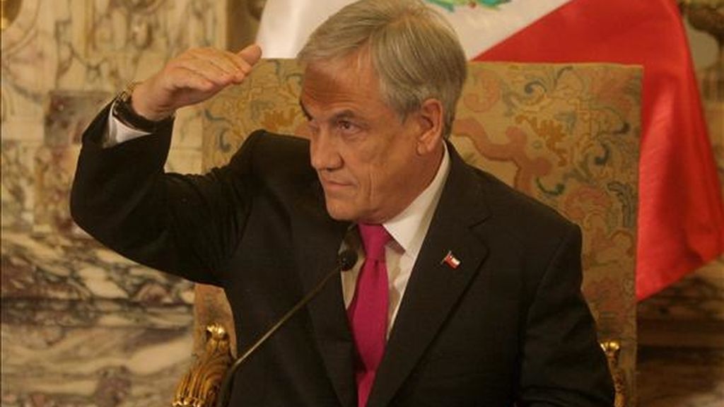 En una entrevista que publica hoy el diario popular La Cuarta, Piñera explicó lo que quiso decir el pasado abril, cuando visitó el archipiélago Juan Fernández, devastado por el terremoto y tsunami del 27 de febrero. EFE/Archivo En una entrevista que publica hoy el diario popular La Cuarta, Piñera explicó lo que quiso decir el pasado abril, cuando visitó el archipiélago Juan Fernández, devastado por el terremoto y tsunami del 27 de febrero. EFE/Archivo