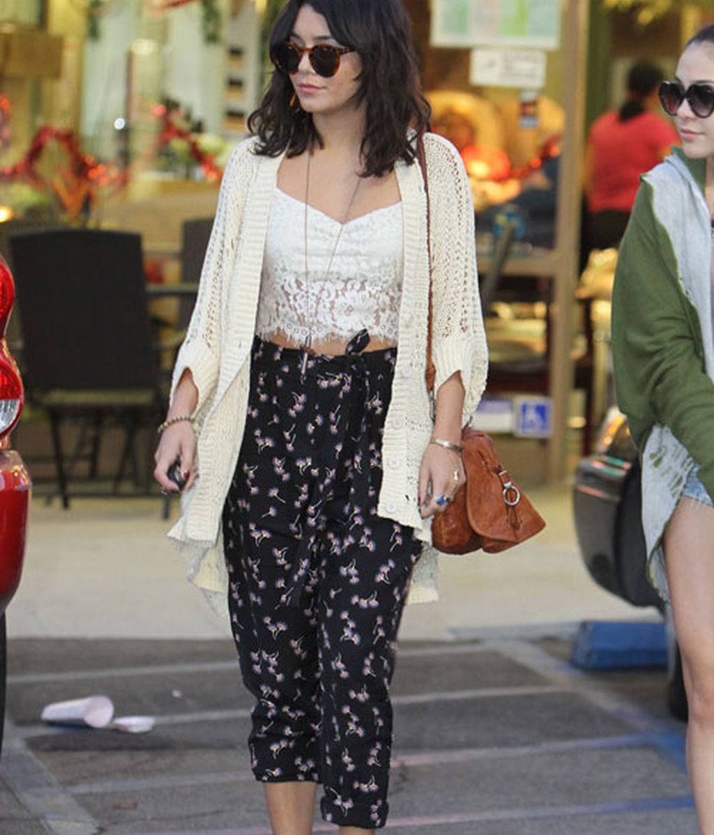 Pantalones de flores para recibir la primavera