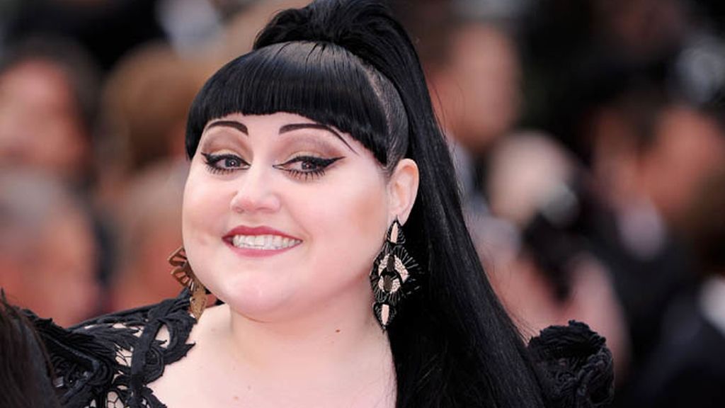 Beth Ditto demuestra que los kilos de más pueden quedar divinamente