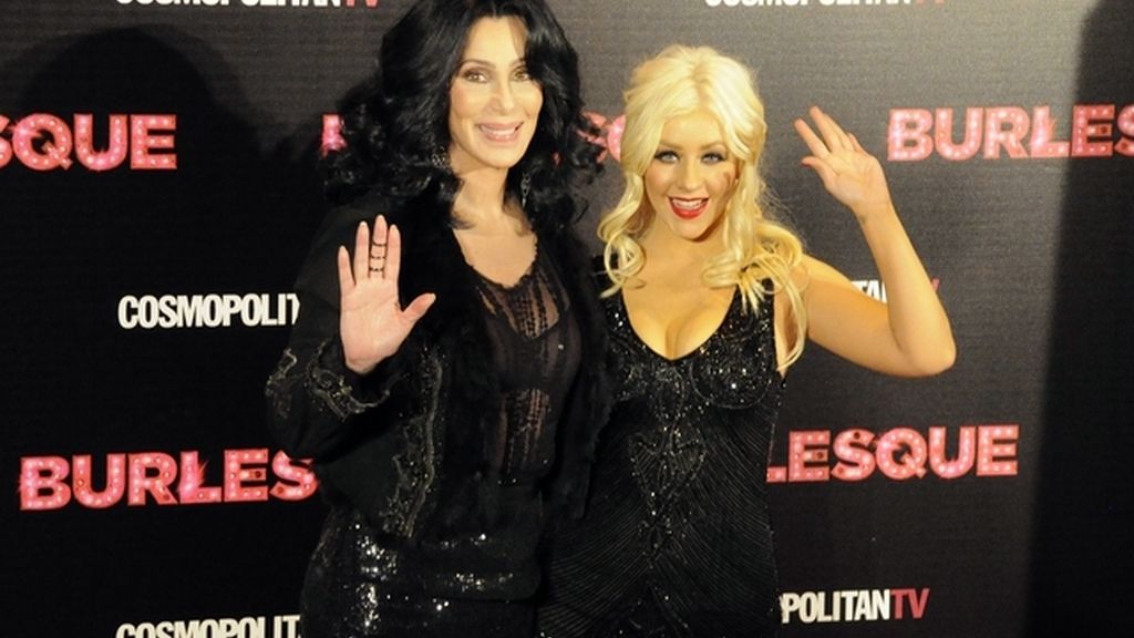 Cher y Christina Aguilera presentan juntas 'Burlesque'