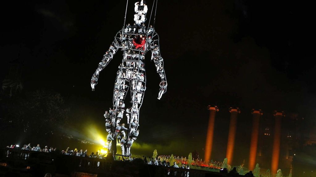 La 'Font Mágica' de Montjuic da la bienvenida al 2014