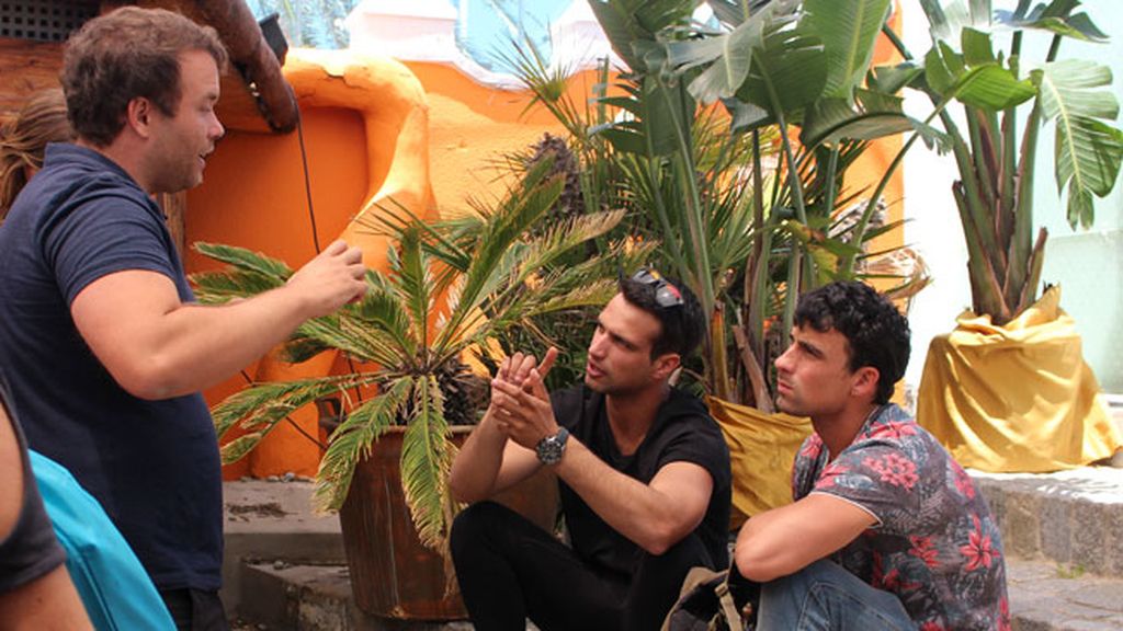 Pistola sobre la mesa, bromas entre secuencia y secuencia...