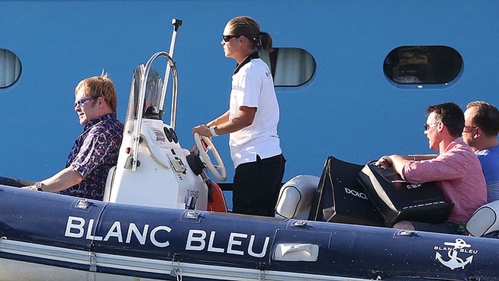 El cantante disfrutó de un paseo en zodiac