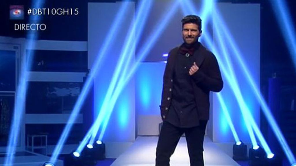 Los finalistas aplauden y piropean a los "modelos"