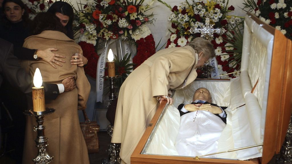La actriz Pilar Bardem se despide de su compañero de profesión Tony Leblanc