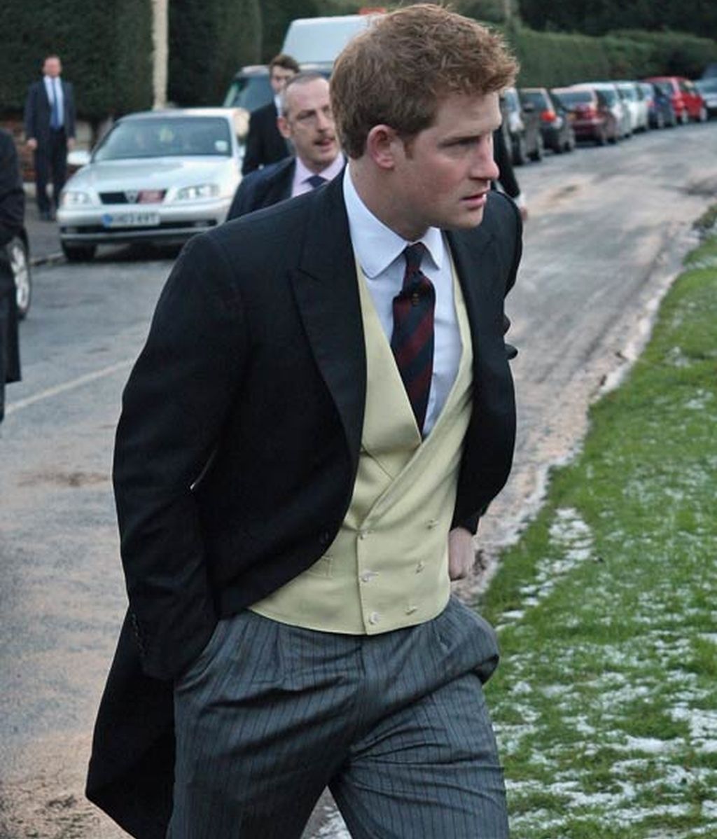 El Príncipe Guillermo y Kate Middleton toman nota en la boda de unos amigos