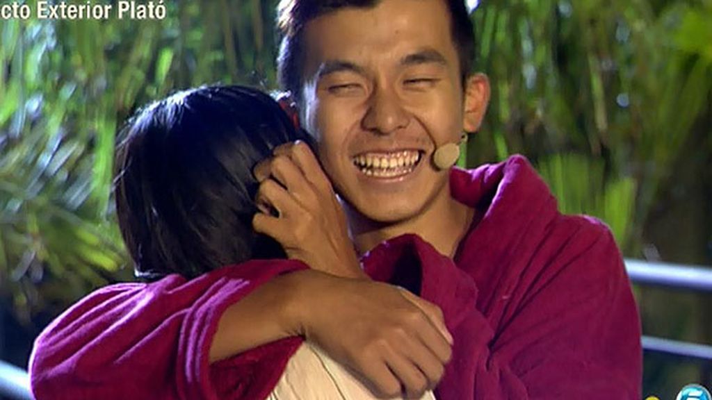 Yong Li se reencuentra con su novia