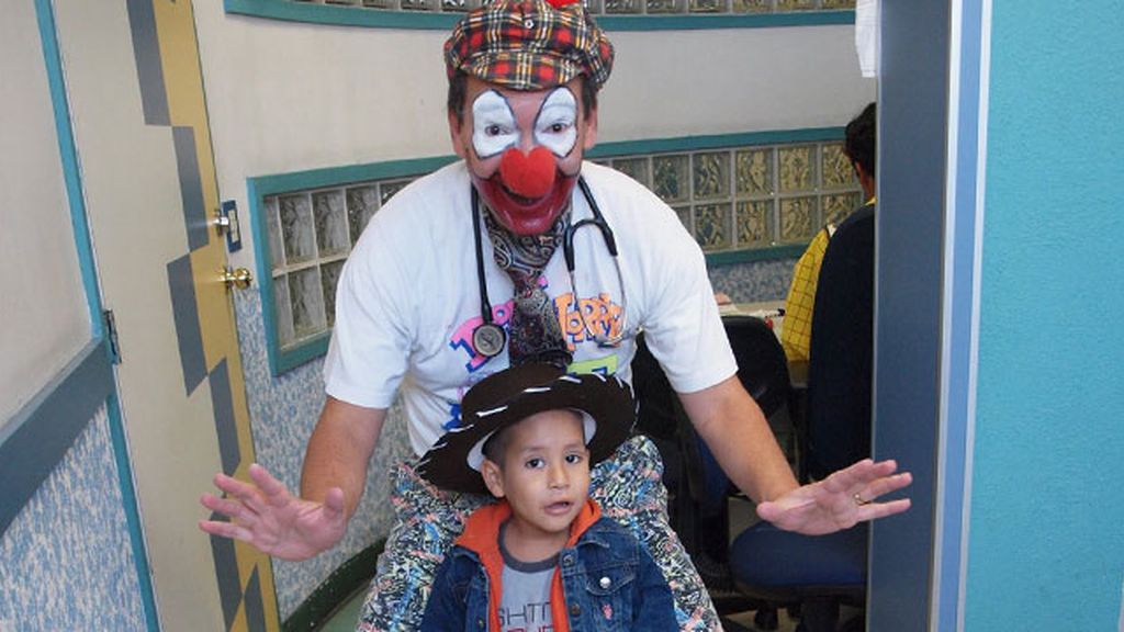 Ser un niño, enfermar de cáncer y que te cure tu superhéroe favorito