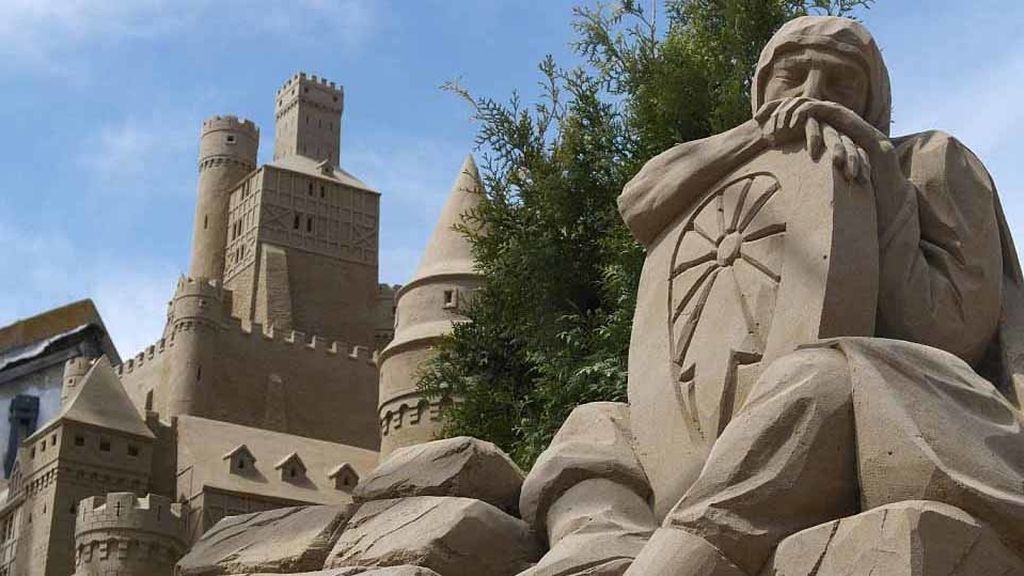 Zand Hotel ha creado dos construcciones de arena para que los turistas pasen la noche