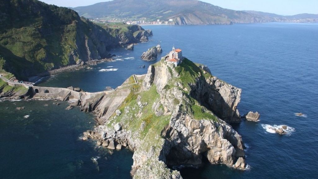 1. El peñón de Gaztelugatxe, en Bermeo (Vizcaya)