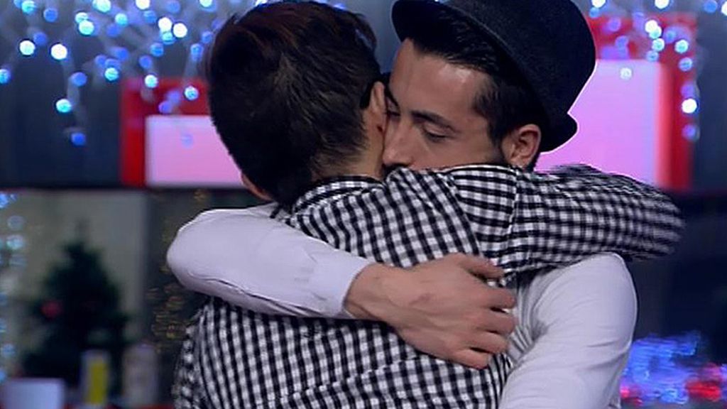 Muchos abrazos y casi algún beso en su despedida