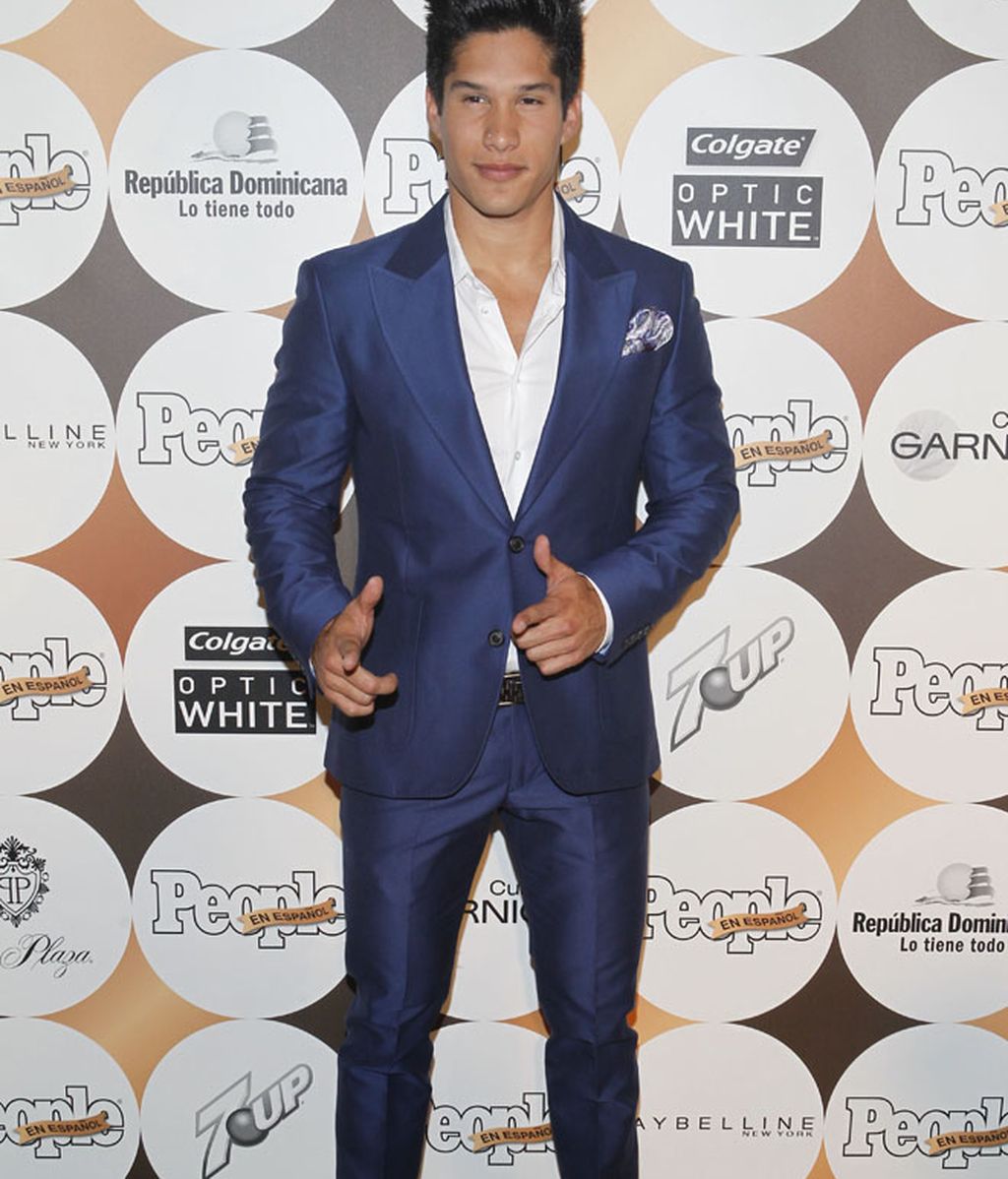 Thalía se entrega al escote extremo y Ricky Martin sigue con su bigote