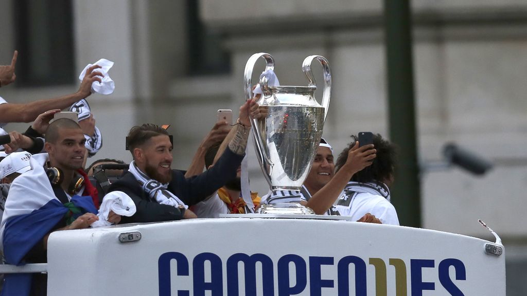 El Real Madrid celebra la undécima copa de la Champions en Cibeles