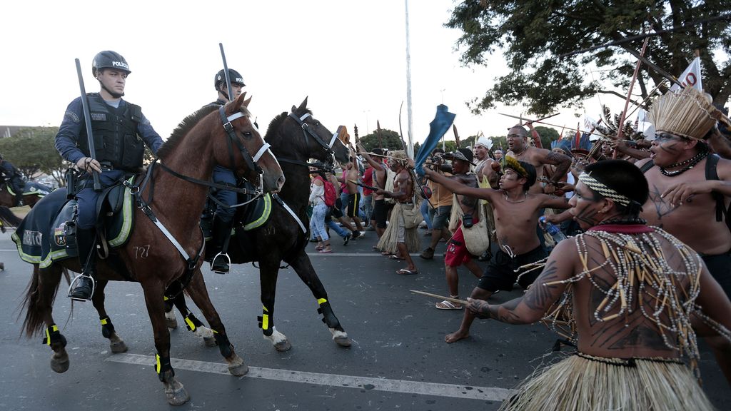 Graves incidentes entre Indígenas y Policía en el estadio de Brasilia