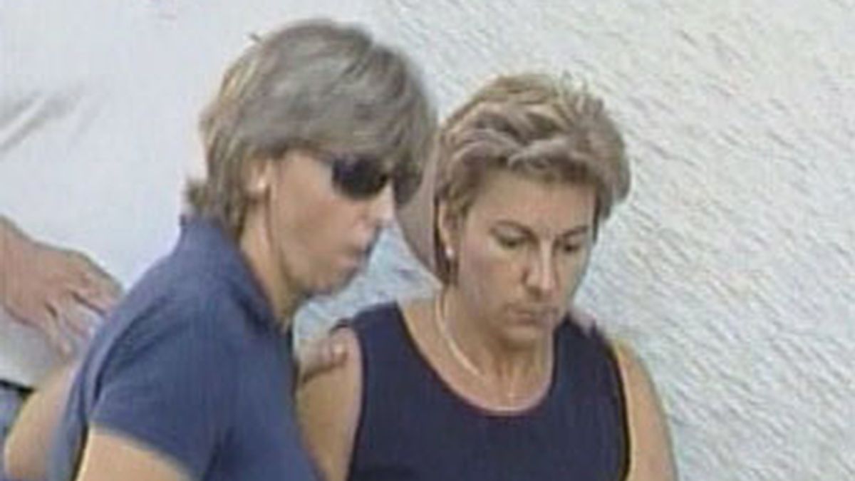 Dolores Vázquez a la salida de los juzgados. 7 de septiembre de 2000