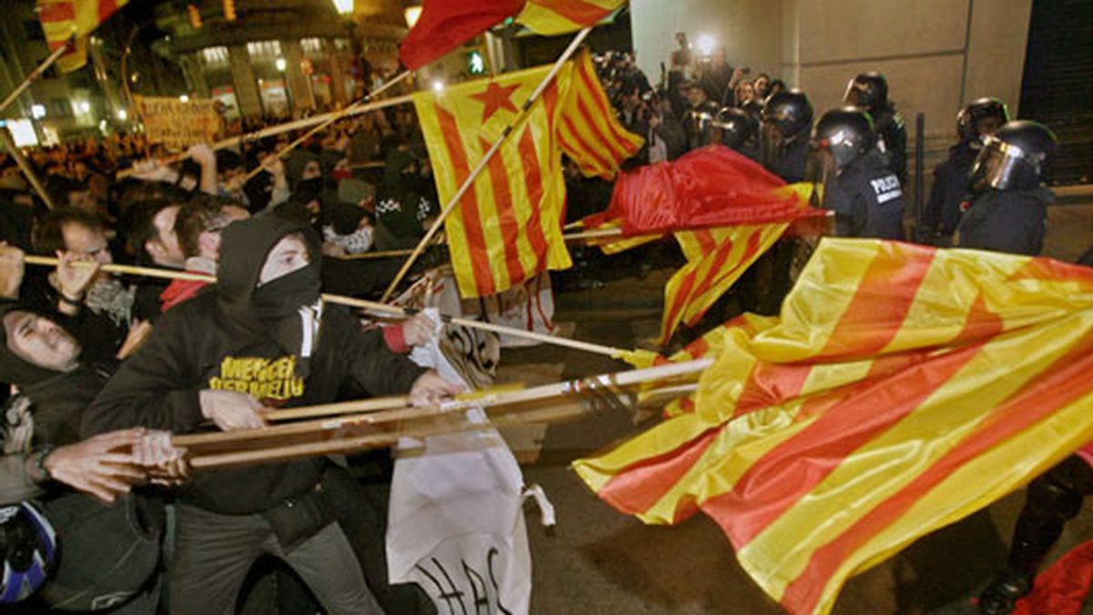 El centro de Barcelona se ha convertido en una batalla campal. Vídeo: Atlas