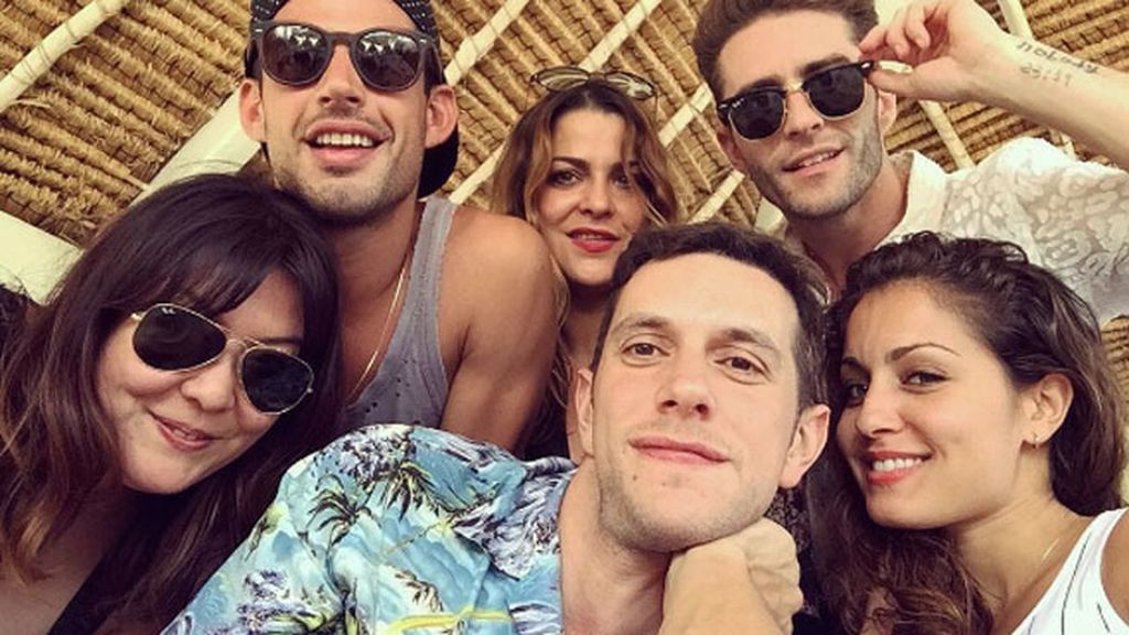 Piscina, chiringuito y amigos: el fiestón ibicenco de dos días por los 30 de Pelayo