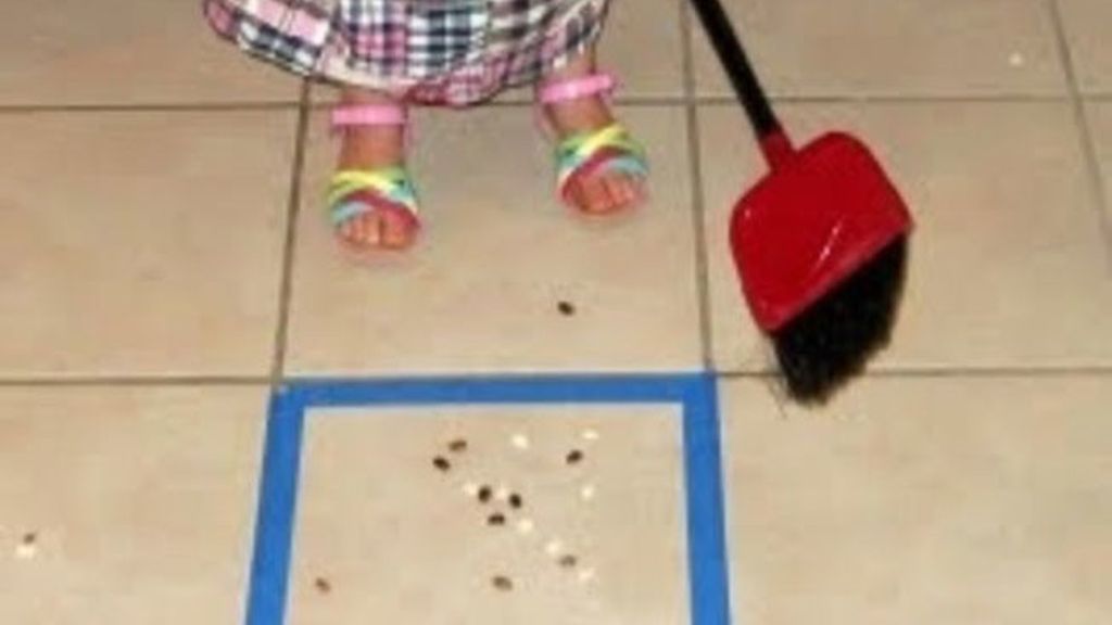 5. Si haces que las tareas del hogar sean un juego, los niños querrán formar parte de ellas