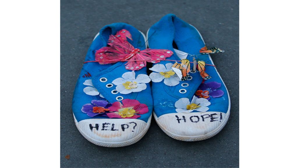 Miles de zapatos en la marcha simbólica por el clima en París