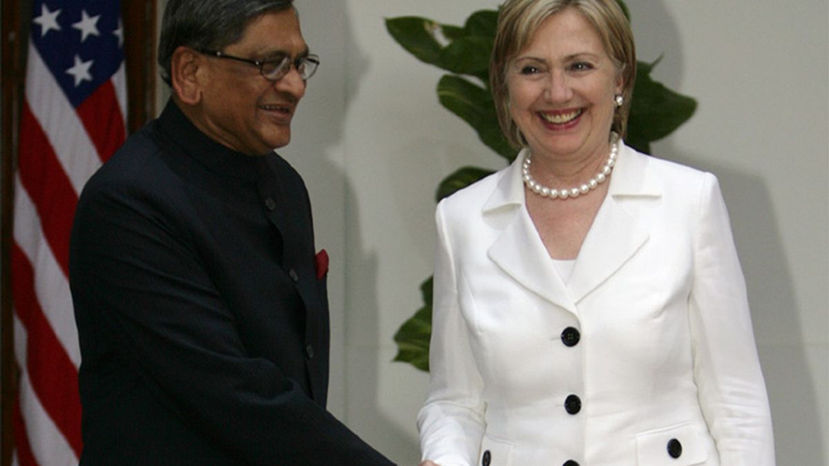 Hillary Clinton y su homólogo indio, Krishna