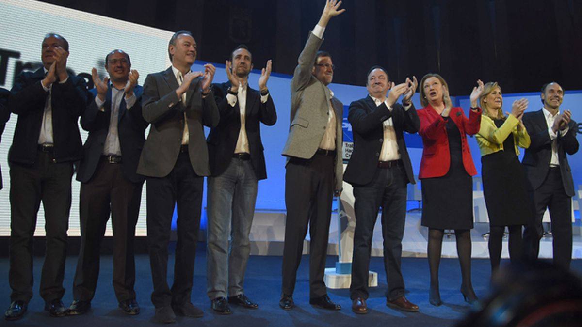 Rajoy junto a sus candidatos electorales para las elecciones del 24 de mayo