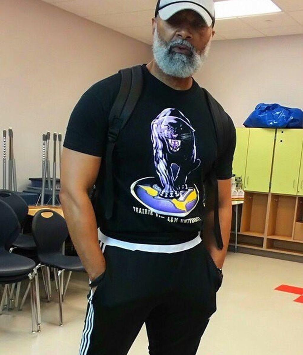 Para mantener su figura hace ejercicio y come saludable