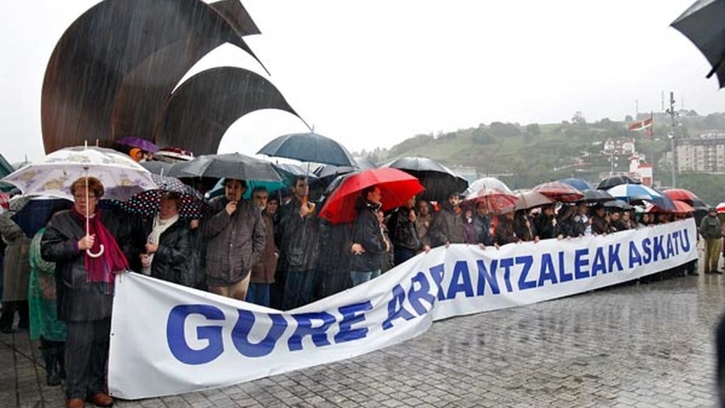 Miles de personas piden la liberación del Alakrana