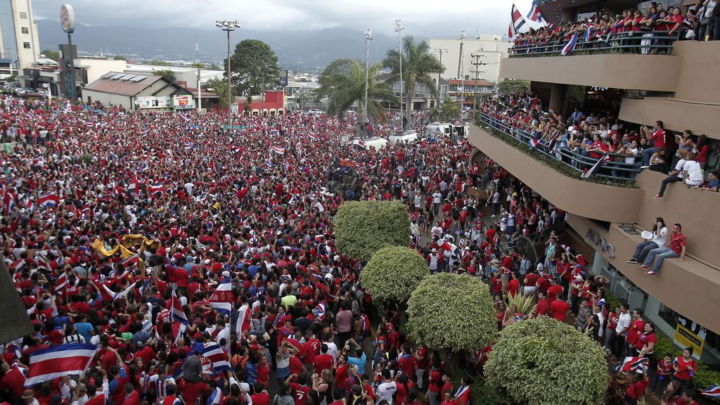 Los costarricenses, exultantes con su selección